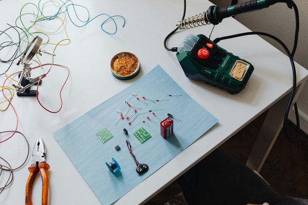 Mesure de tension avec fluke 106 : guide pratique et précis